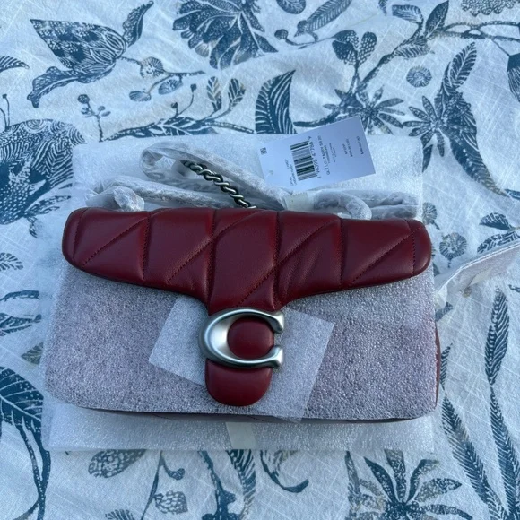 Tabby Shoulder Bag 20 With Pillow Quilting - Dark Ruby - Picture 10 of 13